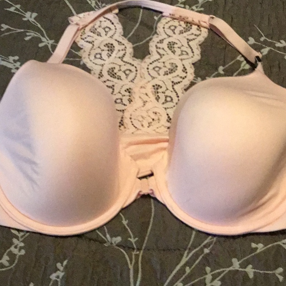 NWT Victoria’s Secret 34DD Bra